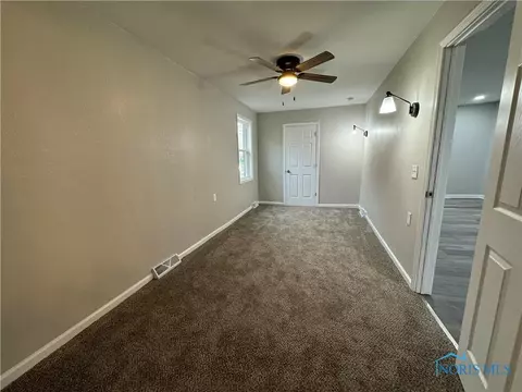 305 E Union St, Walbridge, OH 43465 photo 9