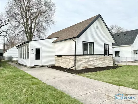 305 E Union St, Walbridge, OH 43465
