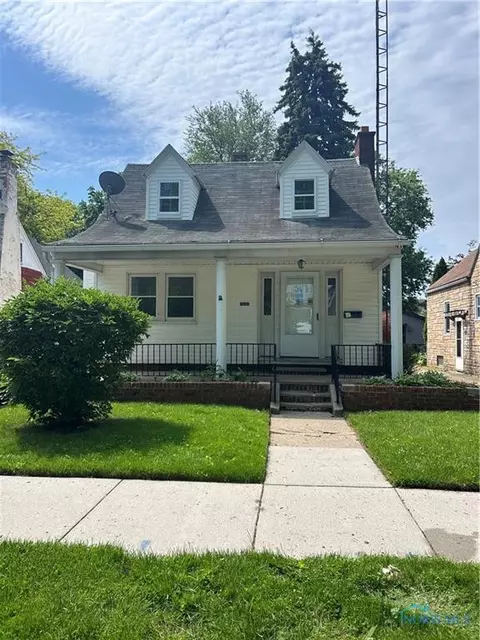 1041 Clymena St, Toledo, OH 43612
