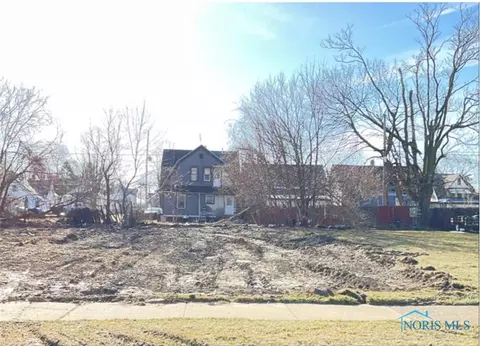 1944 Chase St, Toledo, OH 43611