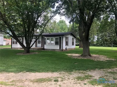 521 Elm St, Deshler, OH 43516 photo 2