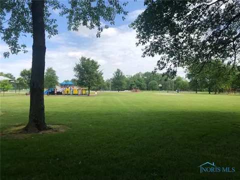 521 Elm St, Deshler, OH 43516 photo 12
