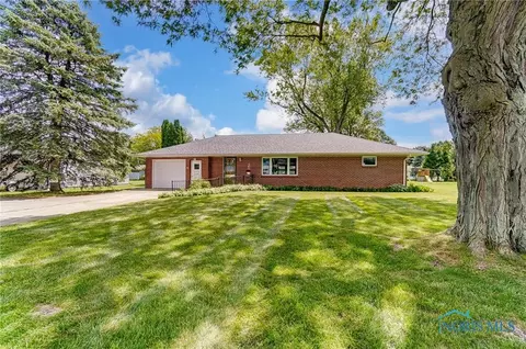 630 E Linfoot St, Wauseon, OH 43567