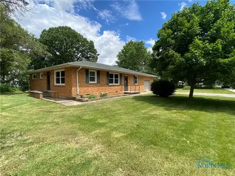 25742 Luckey Rd, Perrysburg, OH 43551
