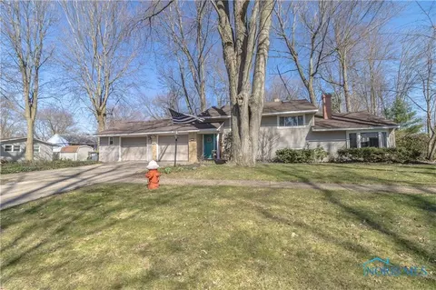 6138 Foxcroft Rd, Toledo, OH 43615