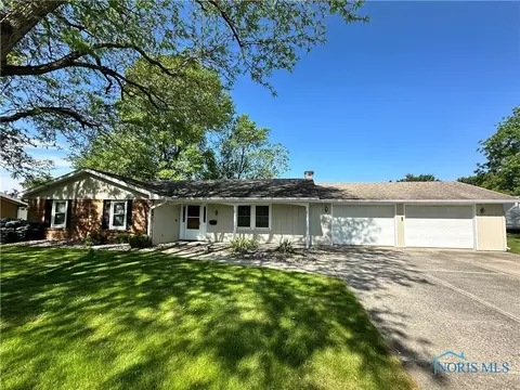 215 Huntington Dr, Bryan, OH 43506