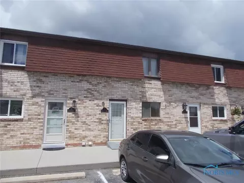 728 Fairway Dr #3, Wauseon, OH 43567
