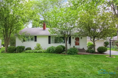 919 Hickory St, Perrysburg, OH 43551