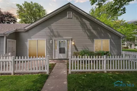 3 Olde Orchard Dr, Perrysburg, OH 43551
