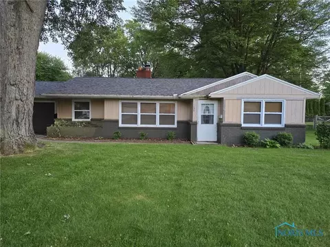 130 Woodside Dr, Swanton, OH 43558