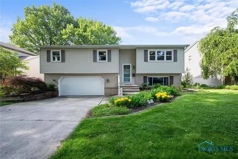 3147 Hazelton Dr, Oregon, OH 43616