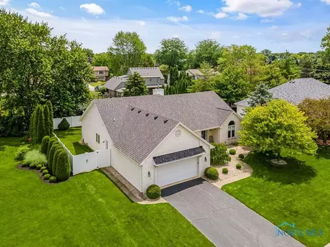 2039 Heritage Green Ct, Holland, OH 43528
