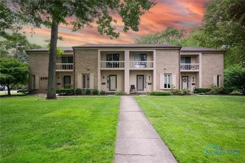 2705 Westcastle Dr #2705B, Toledo, OH 43615