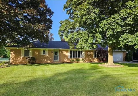 2445 Green Valley Dr, Toledo, OH 43614