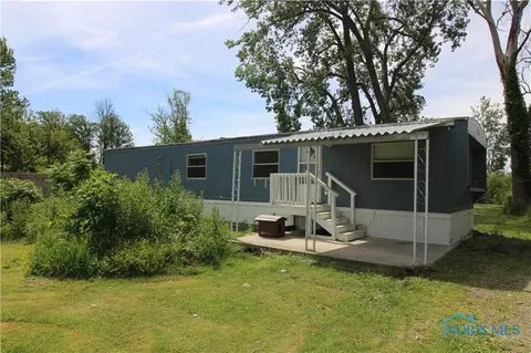 2460 W Three Mile Crossing Rd, Port Clinton, OH 43452