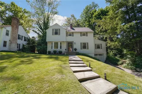 2233 Dundas Rd, Ottawa Hills, OH 43606