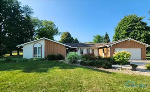 925 Sunset Dr, Bucyrus, OH 44820