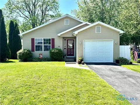 2738 Portland St, Oregon, OH 43616