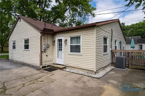 4517 Thackeray Rd, Maumee, OH 43537 photo 3