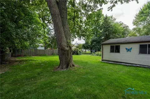 4517 Thackeray Rd, Maumee, OH 43537 photo 4