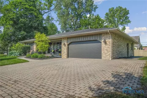 2231 Manoa Rd, Toledo, OH 43615