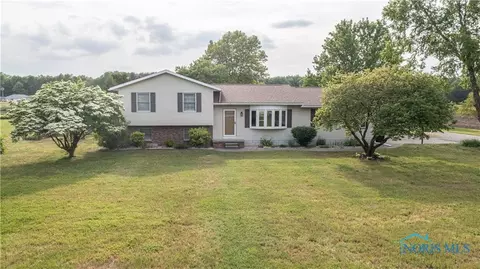 5910 Berkey Southern Rd, Whitehouse, OH 43571