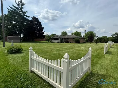 102 Emerson Dr, West Unity, OH 43570 photo 4