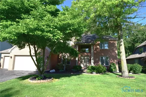 808 Lost Lakes Dr, Holland, OH 43528