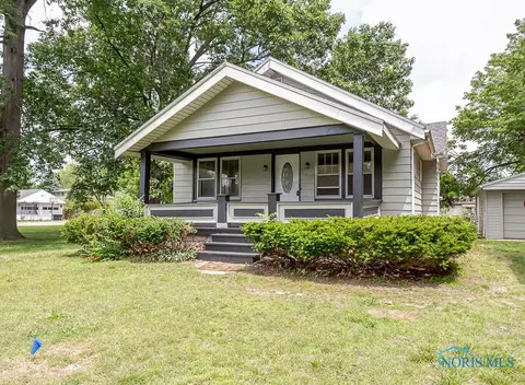 809 Diana Dr, Holland, OH 43528