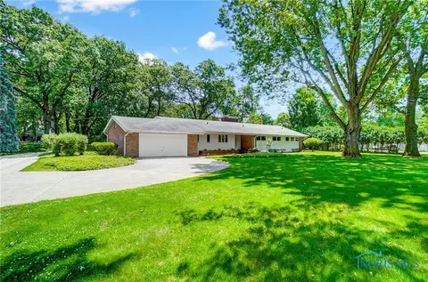 33 Parkwood Dr, Bowling Green, OH 43402