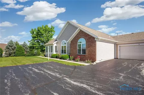 56 Summerfield Blvd, Bowling Green, OH 43402