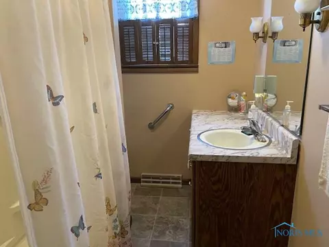 428 N Walnut St, Bryan, OH 43506 photo 10
