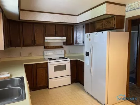 428 N Walnut St, Bryan, OH 43506 photo 3