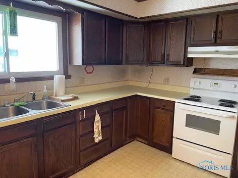 428 N Walnut St, Bryan, OH 43506 photo 4