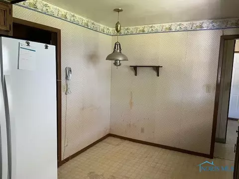 428 N Walnut St, Bryan, OH 43506 photo 5