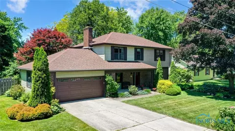 521 Lorraine Ave, Bowling Green, OH 43402