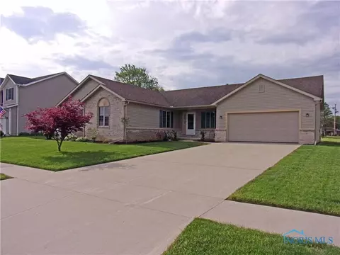 208 Cypress Dr, Swanton, OH 43558