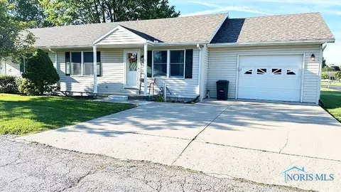 705 Hart Ave, Fostoria, OH 44830