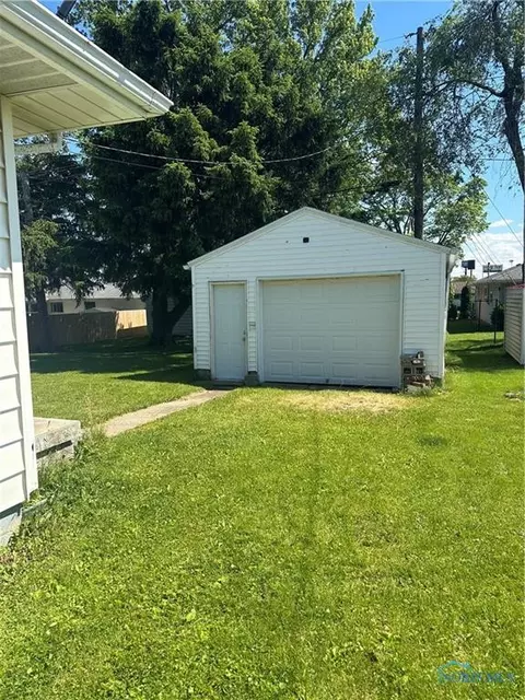 735 W Melrose Ave, Findlay, OH 45840 photo 6