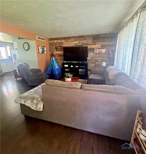 735 W Melrose Ave, Findlay, OH 45840 photo 4