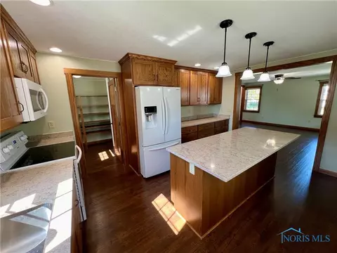301 E Main St, Vanlue, OH 45890 photo 8