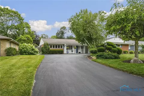 2710 Emmick Dr, Toledo, OH 43606