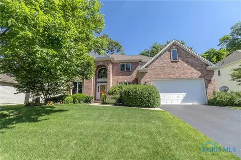 8868 Cedar Bend Rd, Sylvania, OH 43560