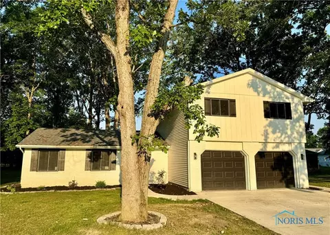 2062 Laurelwood St, Defiance, OH 43512