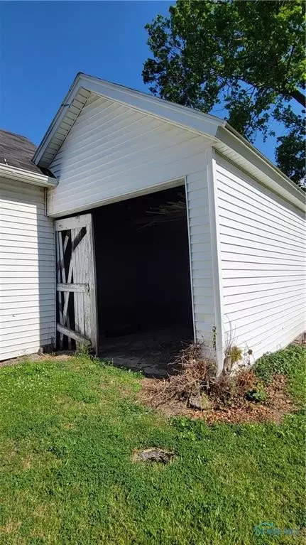 222 E Montford Ave, Ada, OH 45810 photo 3