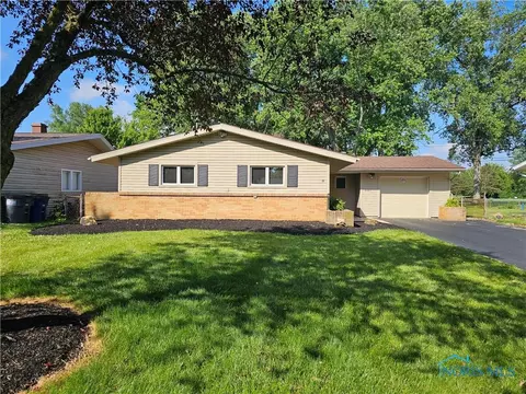 2446 Greenlawn Dr, Toledo, OH 43614
