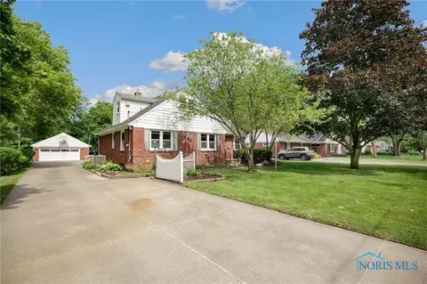 905 Maple St, Perrysburg, OH 43551