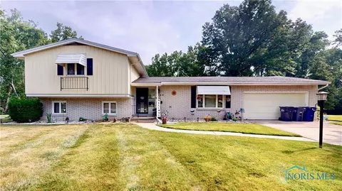 6146 Holly Valley Dr, Toledo, OH 43612