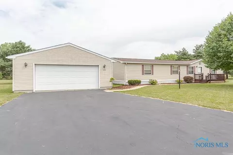 2125 Pear Tree Ln, Delta, OH 43515