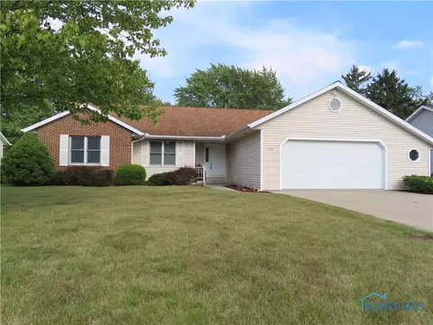 327 Carson Dr, Bryan, OH 43506